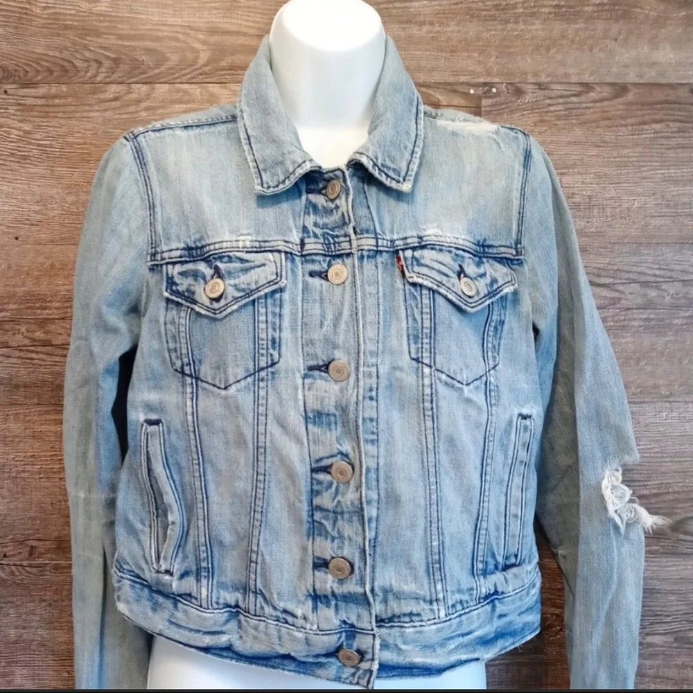 Vintage Levi’s Light Wash Distressed Trucker Jean Jacket Sz M - Picture 1 of 12